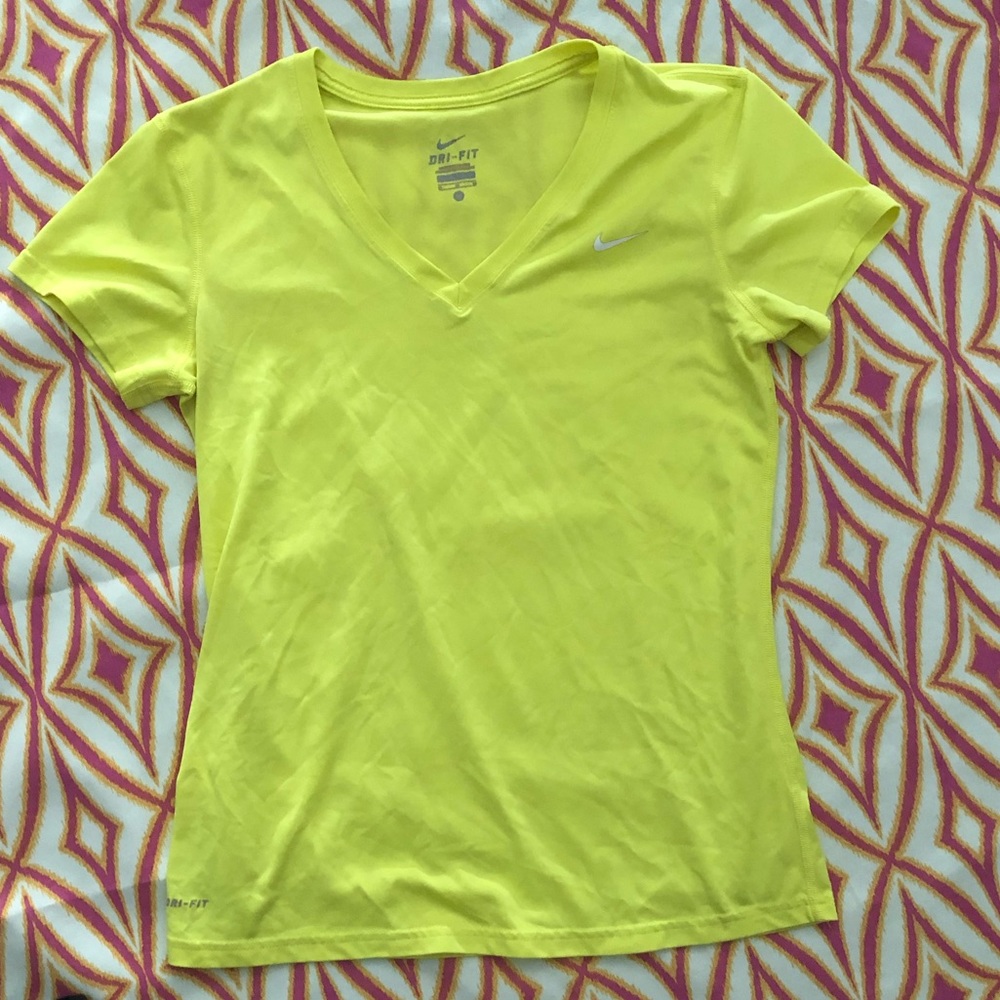 Nike Dri-Fit Top Size Medium